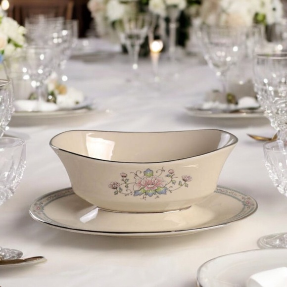 Vtg. Lenox Gravy Boat with Attached Underplate Charleston Pattern Platinum Trim - Picture 1 of 12
